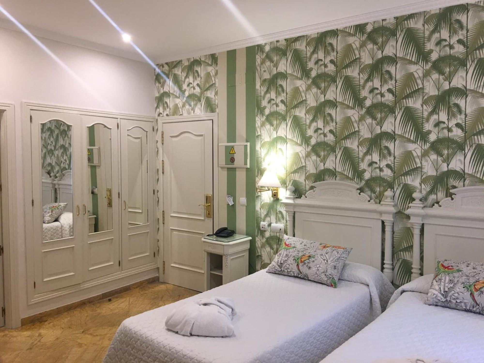 Adriano Boutique Hotel 3*
