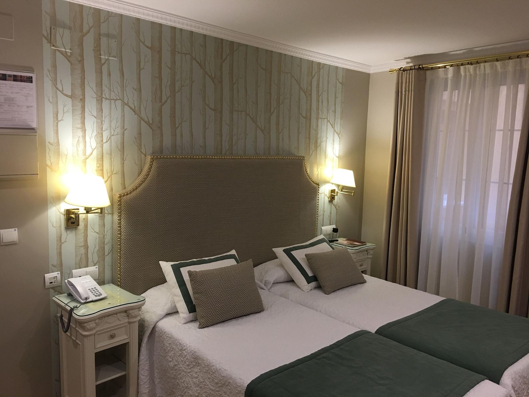 Adriano Boutique Seville