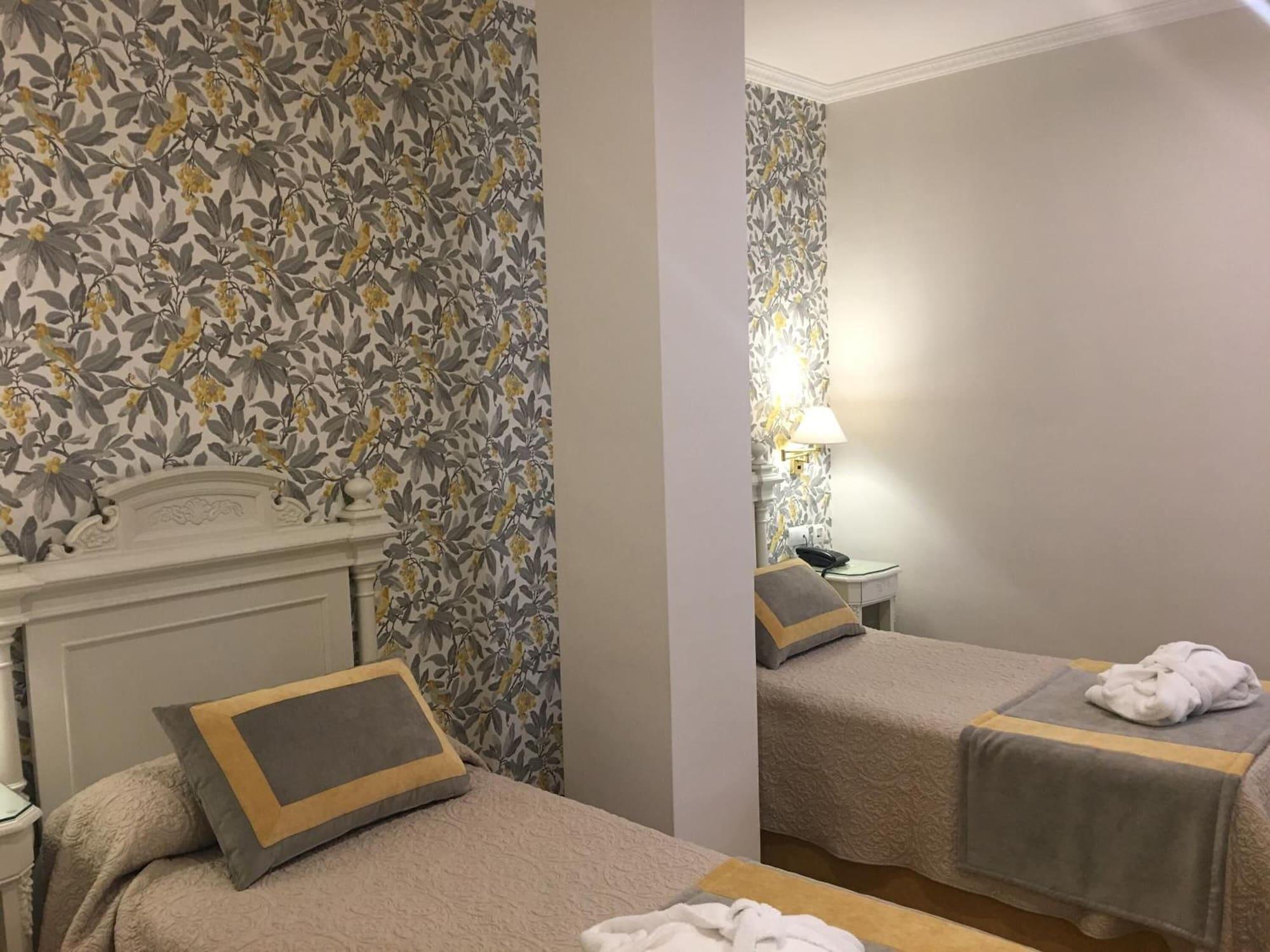 Adriano Boutique Hotel 3*